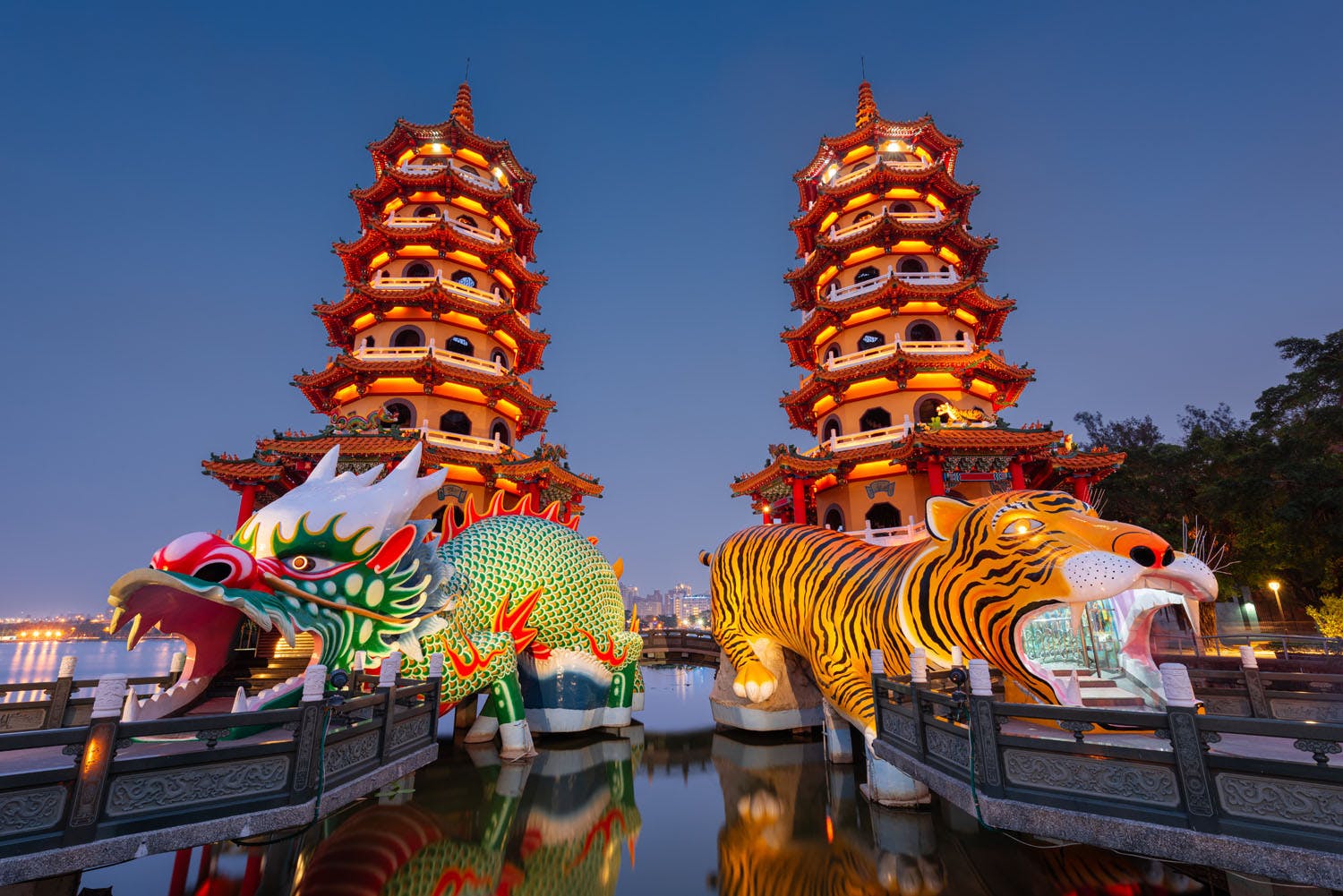 kaohsiung - dragon and tiger pagodas at lotus pond