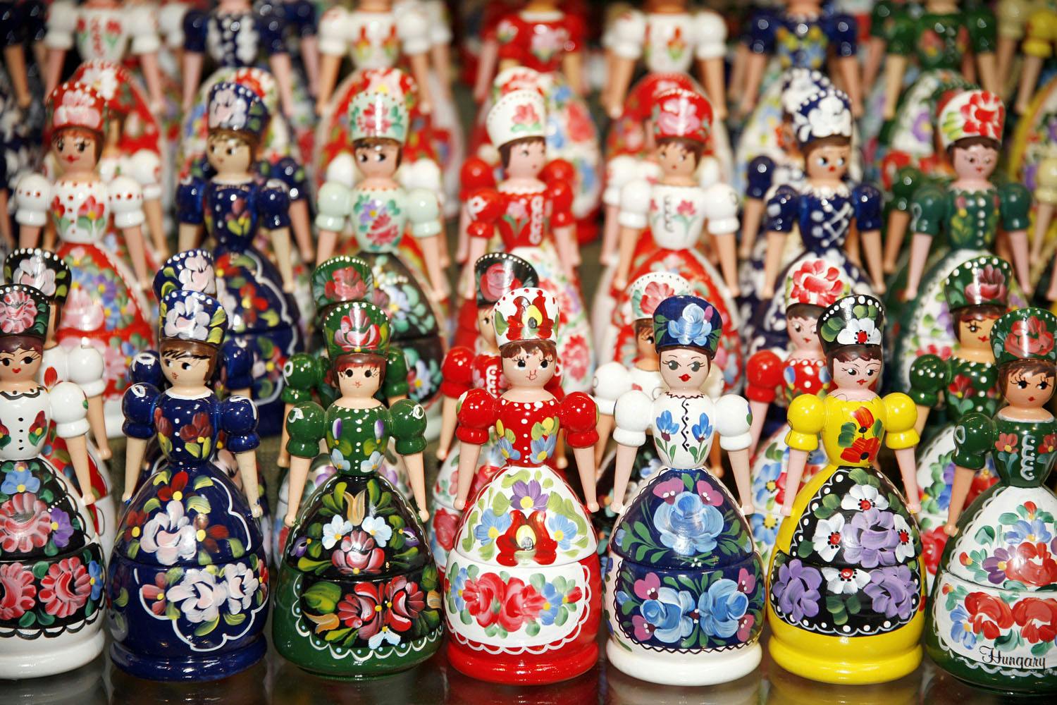 wooden dolls - a traditional souvenir